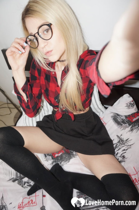 Blonde fresh teenie amateur in glasses sheds her clothes and takes pretty selfies