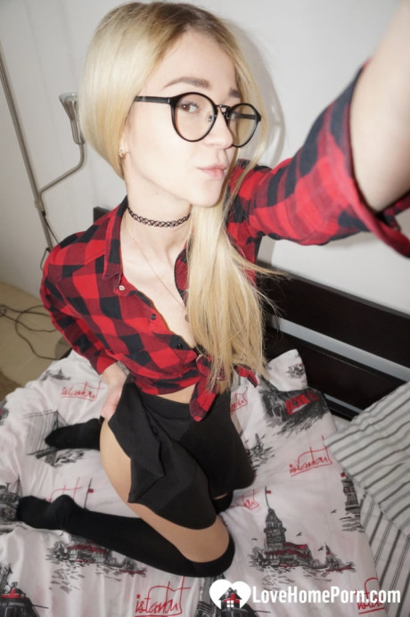 Blonde fresh teenie amateur in glasses sheds her clothes and takes pretty selfies