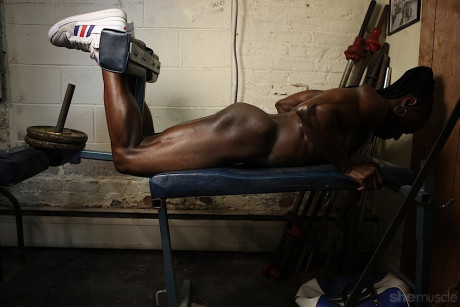 Ebony bodybuilder displays her totally ripped body during a nude workout