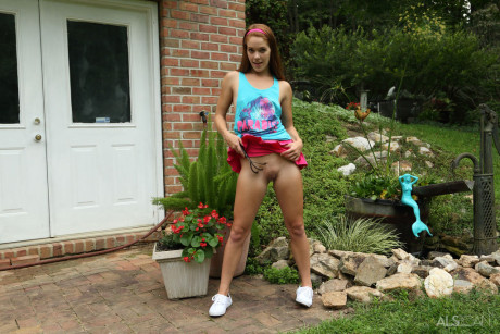 Solo girl gf woman Kymberly Brix pleases her horny twat in garden with hose and tools