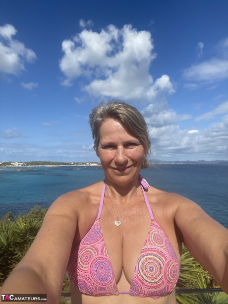Older girl charming Susi gets caught naked while wading in the ocean