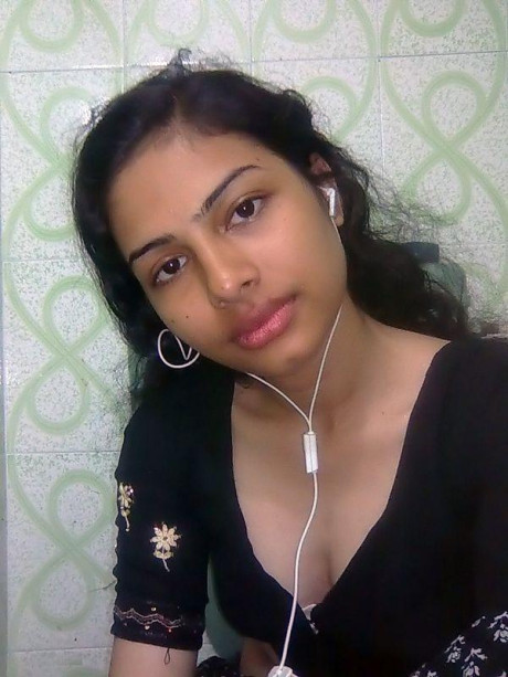 Indian wifey listens to music while setting her natural boobies free