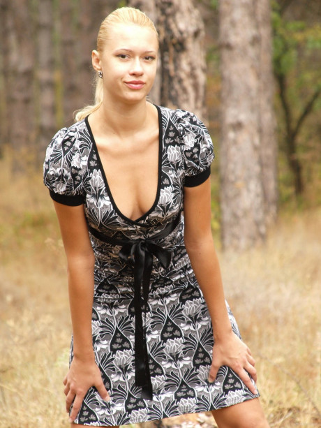 Blonde babe Angie T shows off her ravishing nude body outdoors