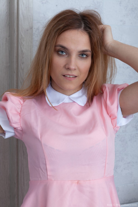 Cute amateur Rosi unveils her slim body and silky snatch in the toilet