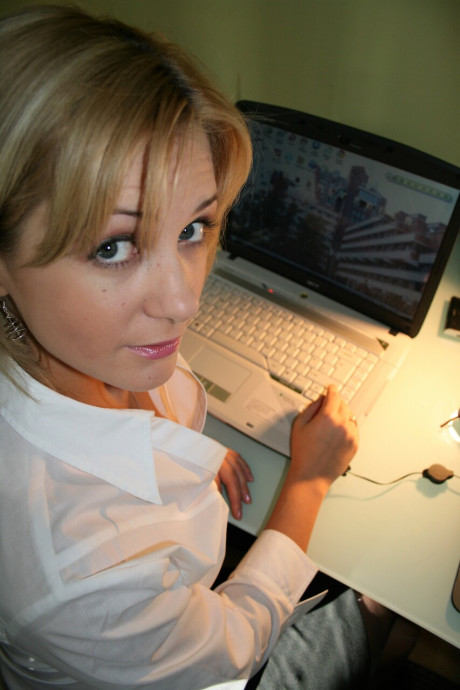 BentBox DStudios performed by Laurita Sex Images