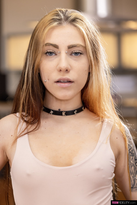 Inked young girl Dalila Dark exposes her fantastic body in a solo