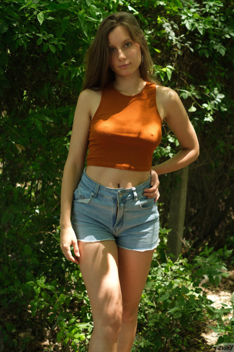 Lovely amateur Julie Bernal shows her wonderful titties & her monstrous booty outdors