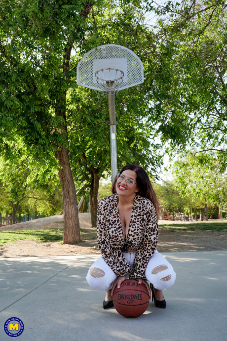 Hot MILF Lya Lips seduces a basketballer and takes his boner anally