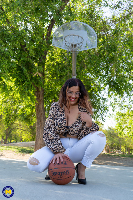 Hot MILF Lya Lips seduces a basketballer and takes his boner anally