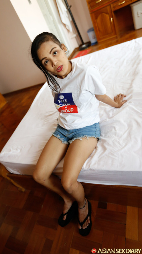 Fine delicious chinese babe Joy D shows her trimmed cunt up close & gets a POV dicking
