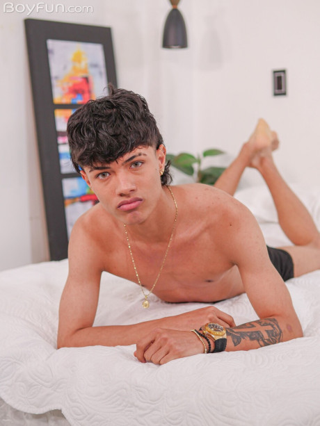 Husband boyfriend Fun performed by Alejandro Alzate Porn Photos