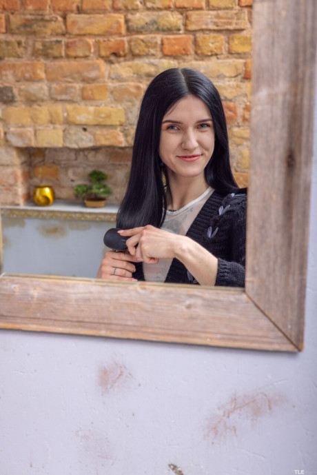 Dark-haired teen dildos her vagina while taking a bath in an antique tub