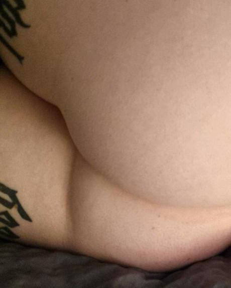 Horny amateur babe flaunts her incredible bubble booty and sexy tattoos