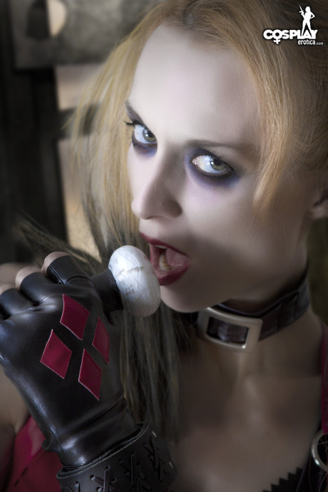 Cosplay enthusiast Harley Quinn hits upon great solo poses
