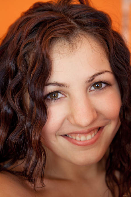 Erotic hottie performed by Sophia F naked XXX