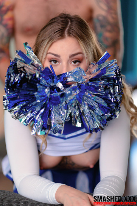 Yellow-haired cheerleader Anna Claire Clouds has sex with her stepbrother