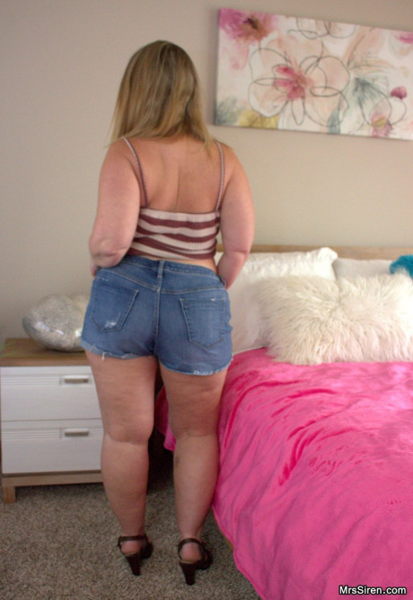 MILF fatty Dee Siren loving orgasmic queening before riding cock