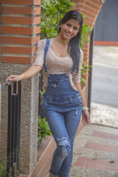 Attractive latina teen Denisse Gomez flaunts her ravishing figure in jeans