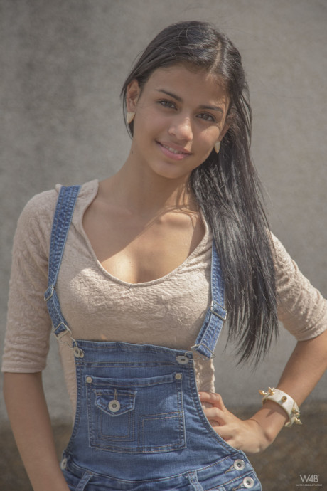 Attractive latina teen Denisse Gomez flaunts her ravishing figure in jeans
