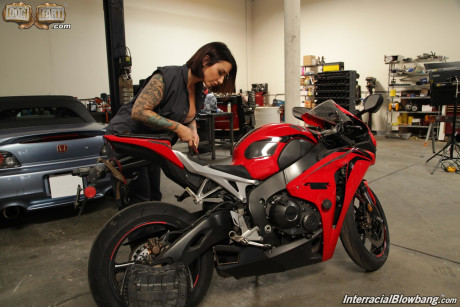 Tattooed skank chick sheds mechanic attire before an interracial blowbang