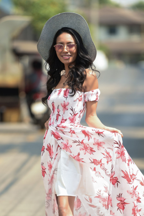 Exotic teen Chloe Saat posing undressed in the pool and spreading her lovely vagina