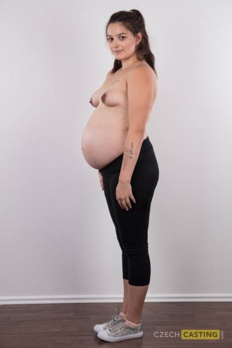 Solo bitch gf broad Tereza makes her nude modelling debut while heavily pregnant