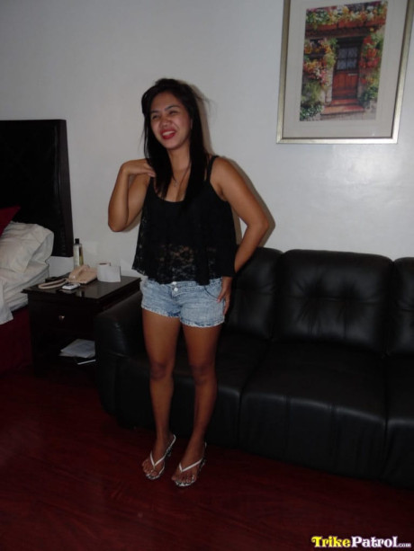 Filipina chick gf lady gets a creampie after having sex with a foreigner