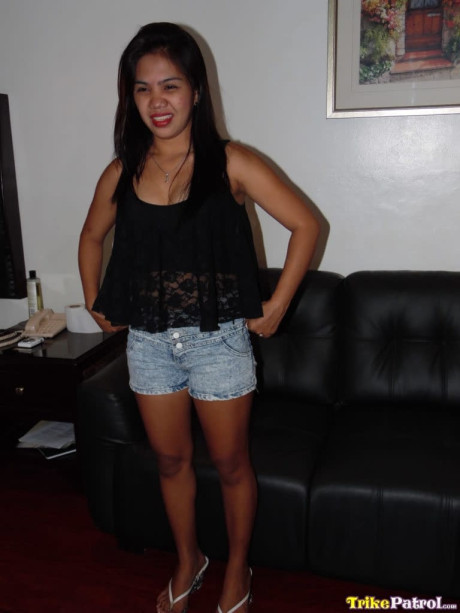 Filipina chick gf lady gets a creampie after having sex with a foreigner