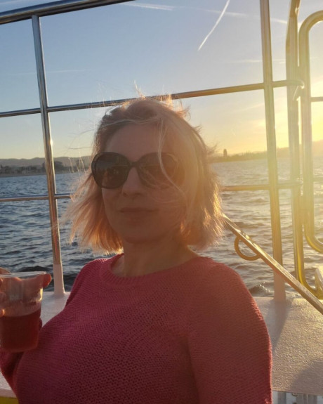 Ravishing mature blue-eyed India Baddie flaunts her hot curves and enormous juggs