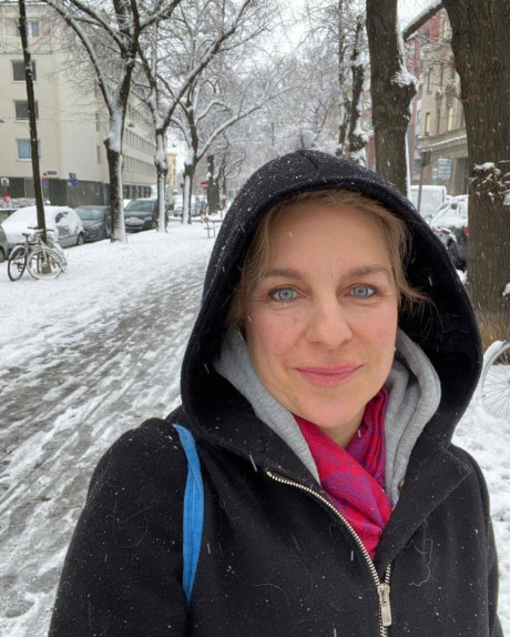 Ravishing mature blue-eyed India Baddie flaunts her hot curves and enormous juggs