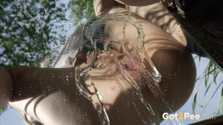 Hot blondy sprays her pee streams over a mirror
