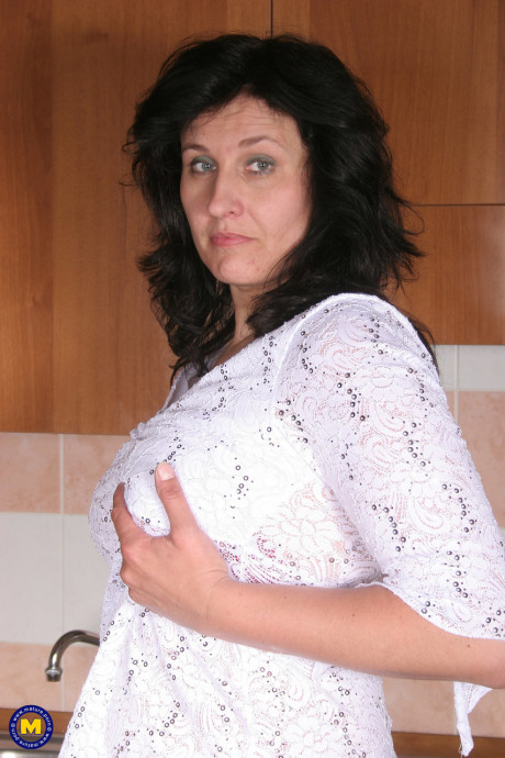 Curvy amateur mom Marietta exposes her gigantic titties and booty before toying her cunt