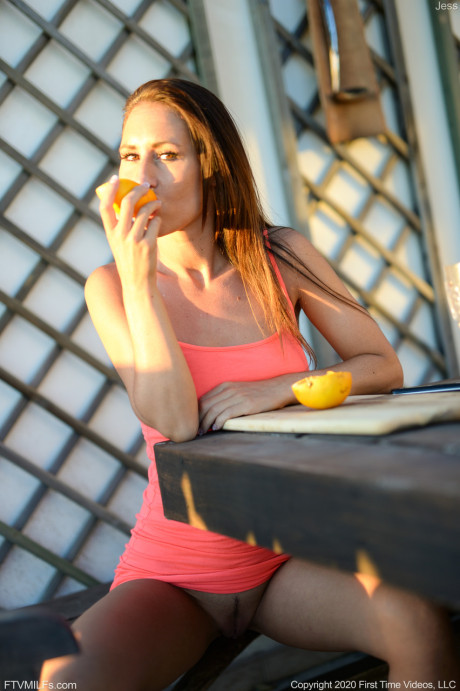 Lusty amateur MILF Jess toys her pussy with a banana on an outdoor bench