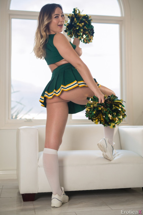 Busty cheerleader Blair Williams gives a handsome QB a great fucking lesson