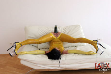 Brunette skank girl shows her gaped butthole after a vegetable insertion