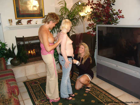 Lustful swinger wives please each other before fucking black dongs in an fling