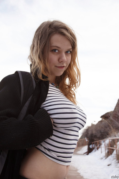 Amateur teenie Hilary Craig exposes her tits and squeezes them on a winter day