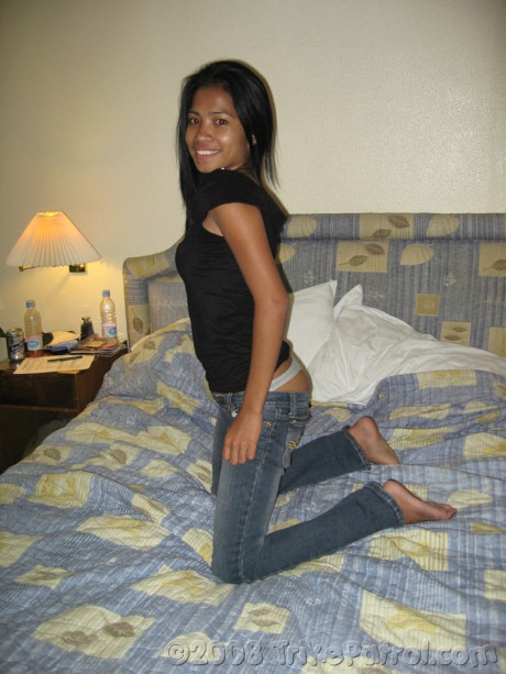 Petite Filipino girl girl girl Lyza teasing undressed on her bed before having sex