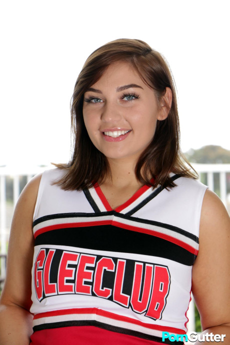Chubby cheerleader Vivian Taylor gets nailed while showing off her enormous butt