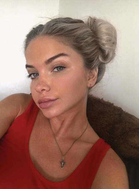 Attractive OnlyFans cam model shows off her ravishing thin body in bikinis