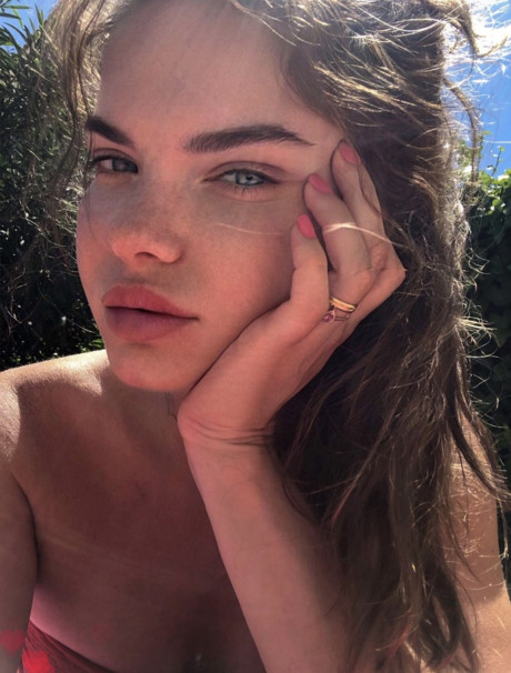Attractive OnlyFans cam model shows off her ravishing thin body in bikinis