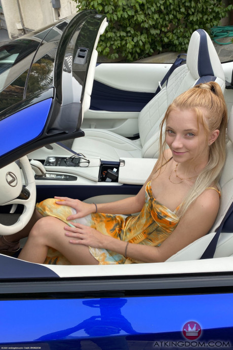 Tiny babe Riley Star shows her large clit and spreads her booty in a convertible