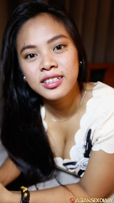 Adorable Filipina Nini undresses and flaunts her massive butt and tits