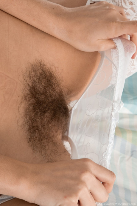 British blondie Vanessa Scott doesn't shave cunt still it looks great