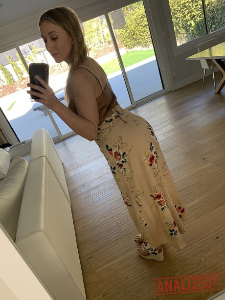 Slender yellow-haired Riley Reyes reveals her small tits and flaunts her bush