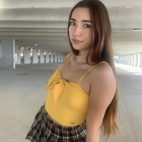 Wild amateur babe Samly Puff lifts her skirt up and shows her monstrous butt
