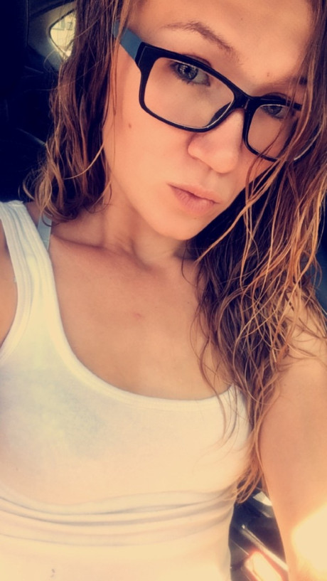 Charming thin cutie Clarissa takes cute selfies of her body, behind and breasts