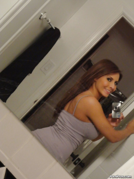 Hot ex-gf gf Madison Ivy baring nice boobs and phat behind while taking selfies