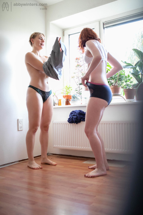 Amateur babes with round butts Elin and Maddie getting dressed together