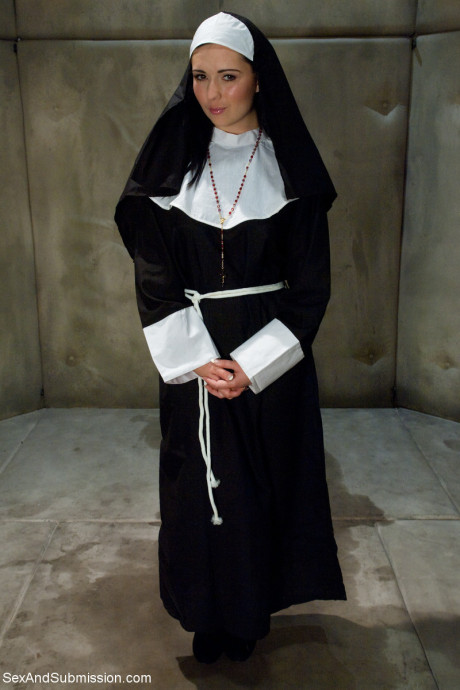 Sleazy nun with a divine behind Angell Summers strips and poses naked